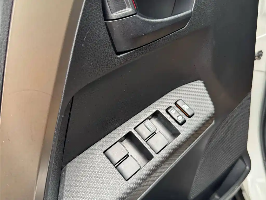 Toyota RAV4 Rongfang 2015 2.0L CVT 2WD Trend Edition фото 14