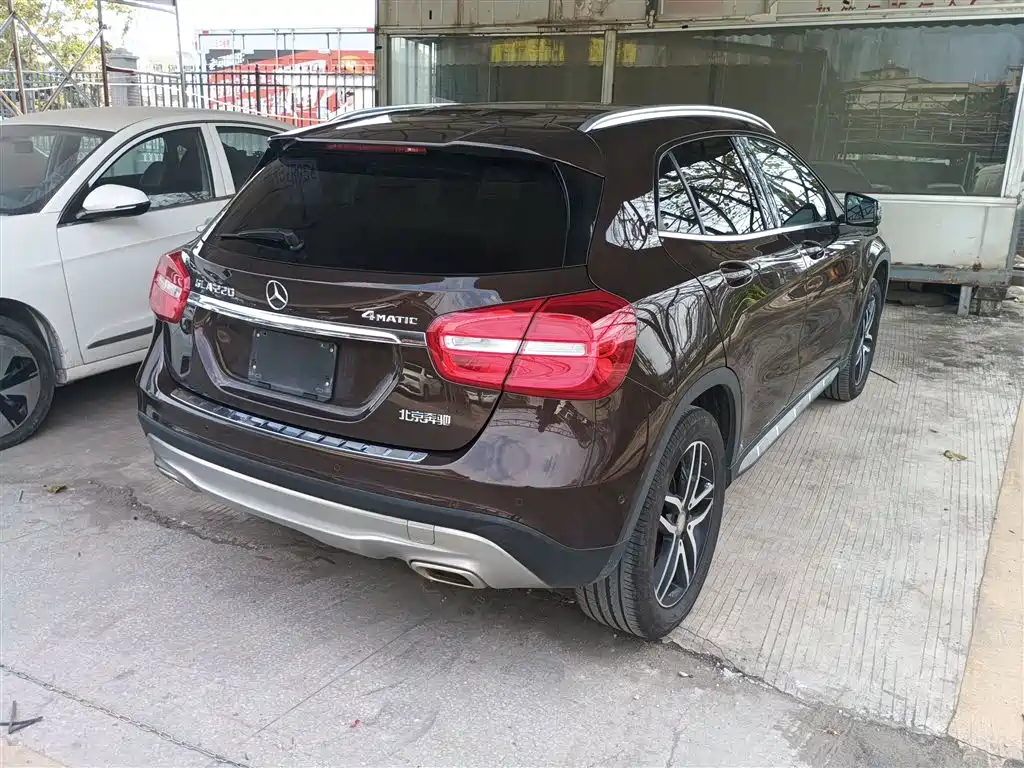 Mercedes-Benz GLA 2015 GLA 220 4MATIC Fashion Edition фото 7