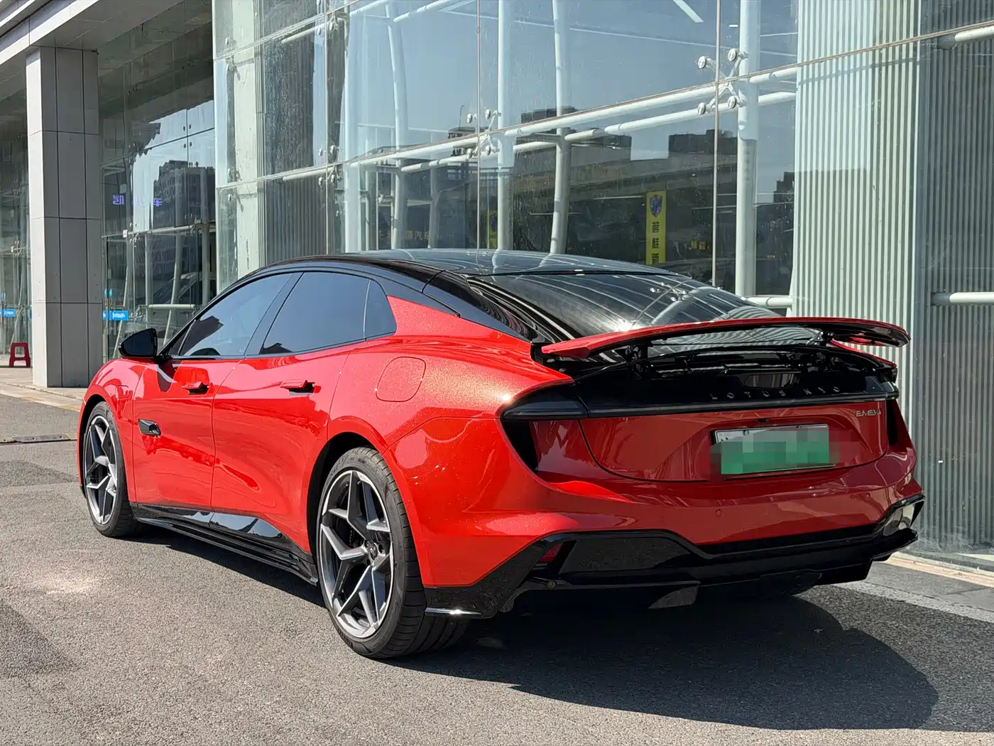 LOTUS SPORTS CAR EMEYA FLOWERS