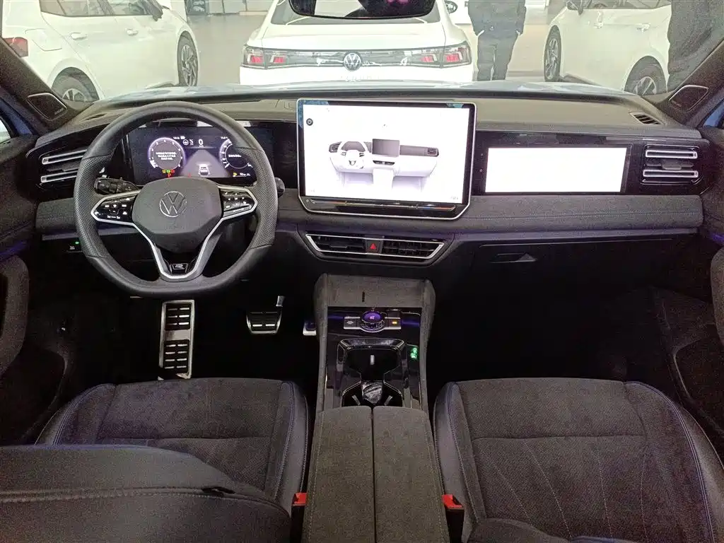 Volkswagen Tiguan L 2024 PRO 380TSI 4WD R-Line Premium Edition фото 10