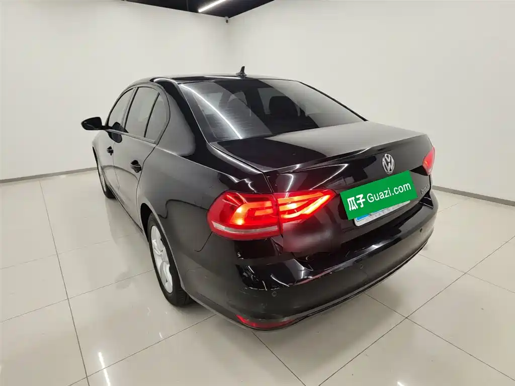 Volkswagen Lavida 2017 1.6L Automatic Trend Edition фото 5