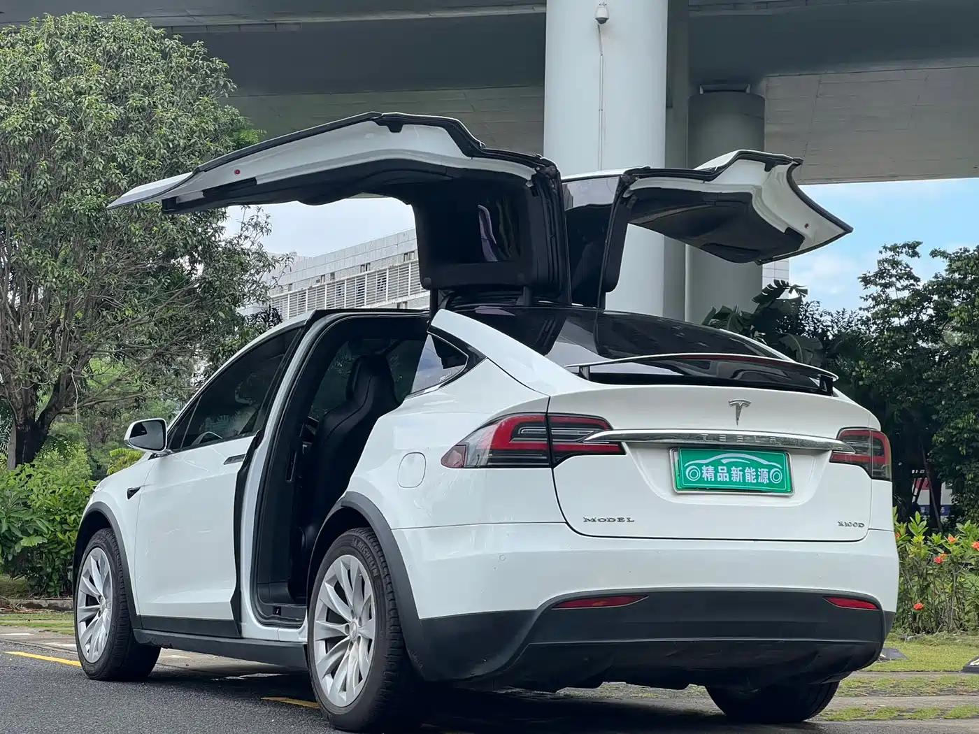 TESLA MODEL X