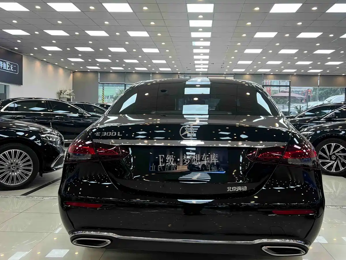 MERCEDES-BENZ E CLASS