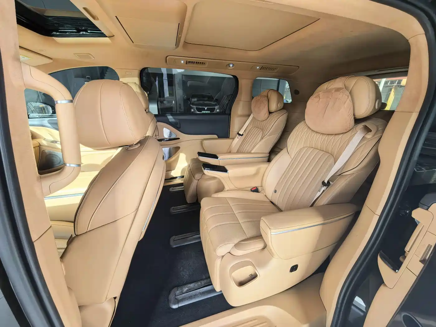 Voyah Auto Voyah Dreamer 2025 PHEV AWD Flagship Kunpeng Edition фото 7
