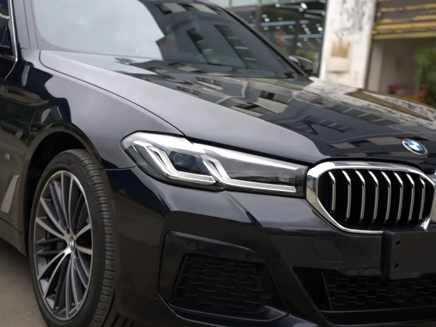 BMW 5 Series 2023 530Li Leading M Sport Package фото 8