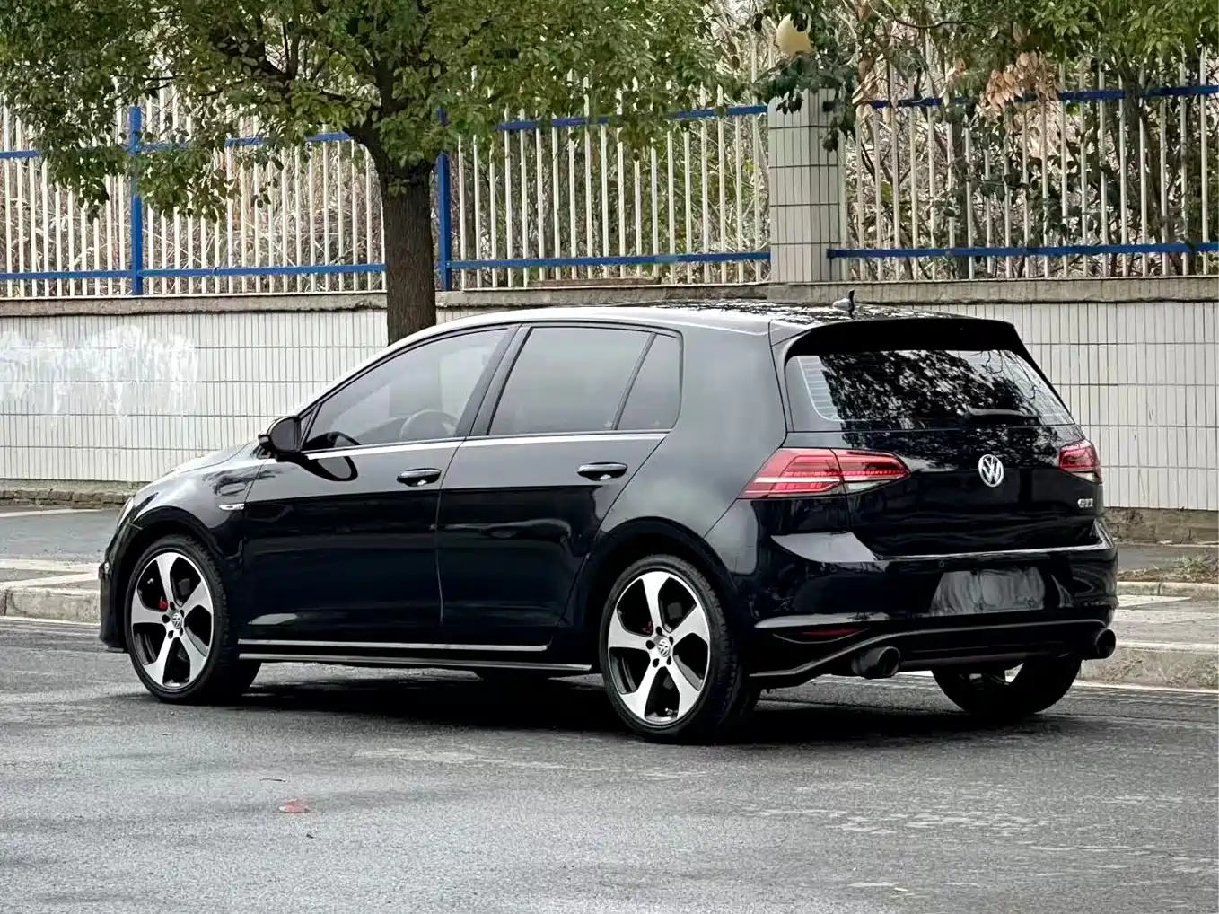 VOLKSWAGEN GOLF GTI