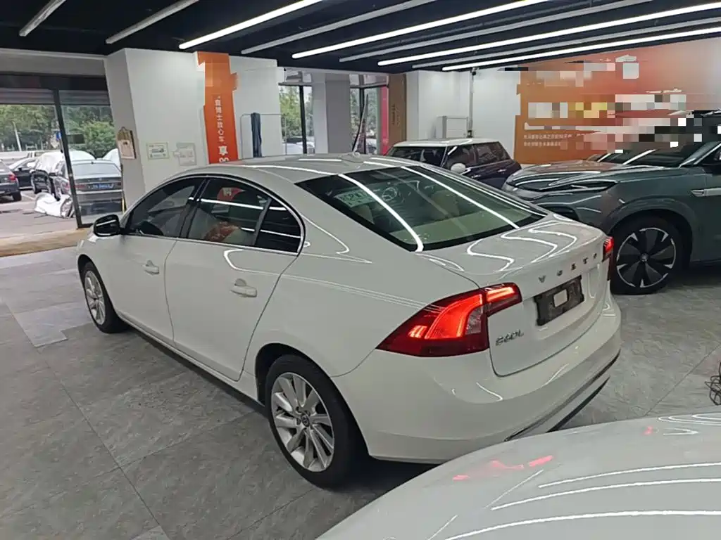 Фото 5 - Volvo S60