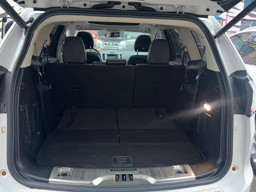 Фото 12 - Ford Edge