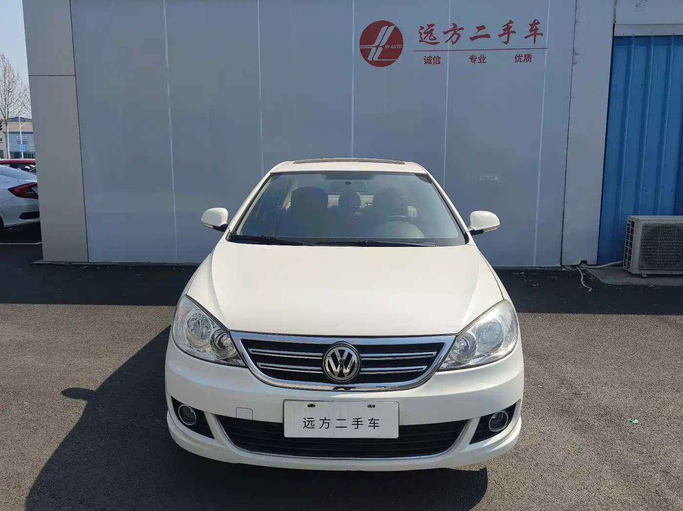 Volkswagen Lavida 2011 1.6L Automatic Pinya Edition фото 2