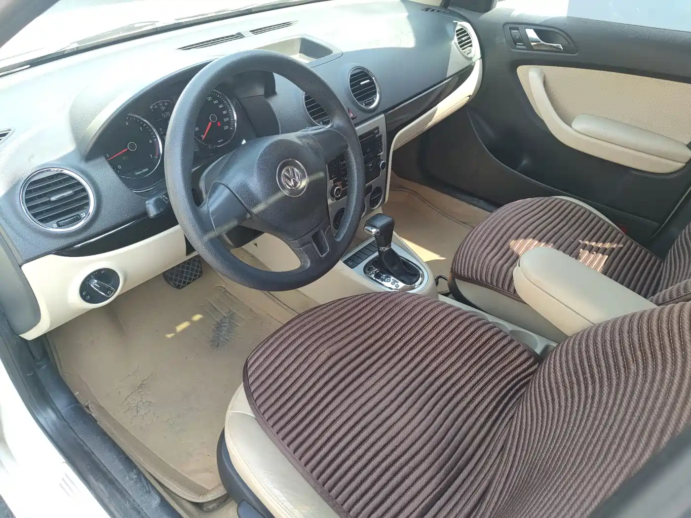 Volkswagen Lavida 2011 1.6L Automatic Pinya Edition фото 6
