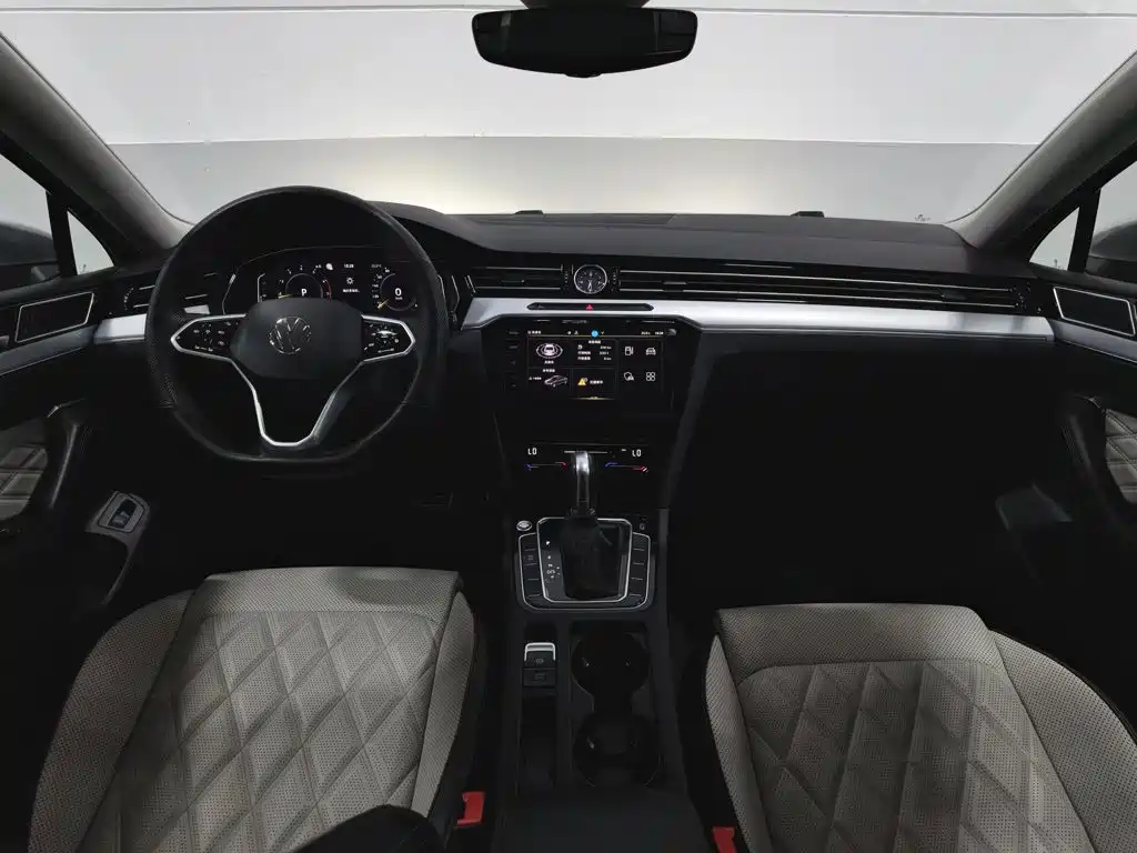 Volkswagen Magotan 2024 2023 Model 2 Million Commemorative Edition 330TSI DSG Luxury