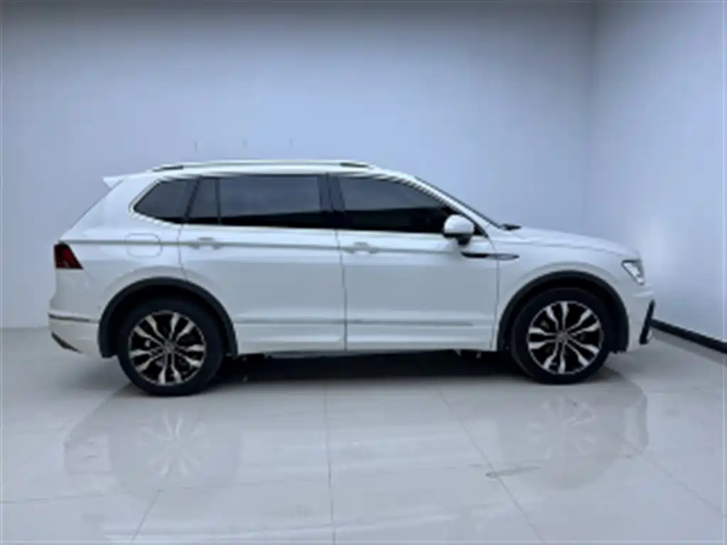 Volkswagen Tiguan L 2021 330TSI Automatic 2WD R-Line Flagship фото 7
