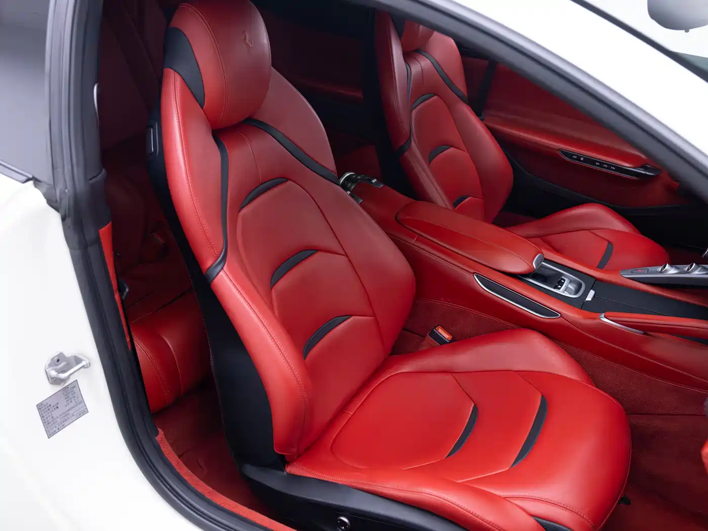Ferrari GTC4Lusso 2017 3.9T V8 фото 13