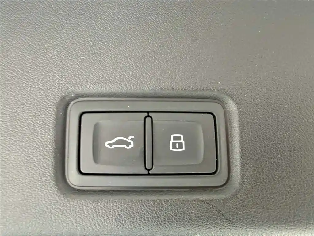 Audi Q6 2023 40 TFSI quattro Cloud View Yulin Package фото 27