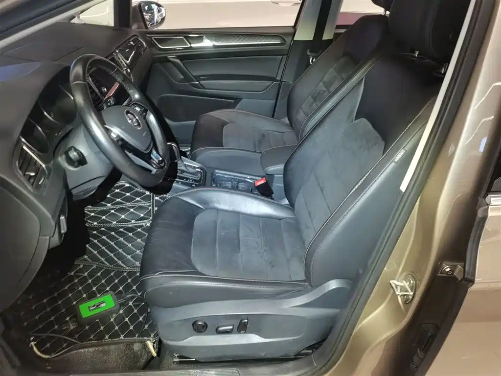 Volkswagen Golf Sportsvan 2018 230TSI Automatic Luxury фото 15