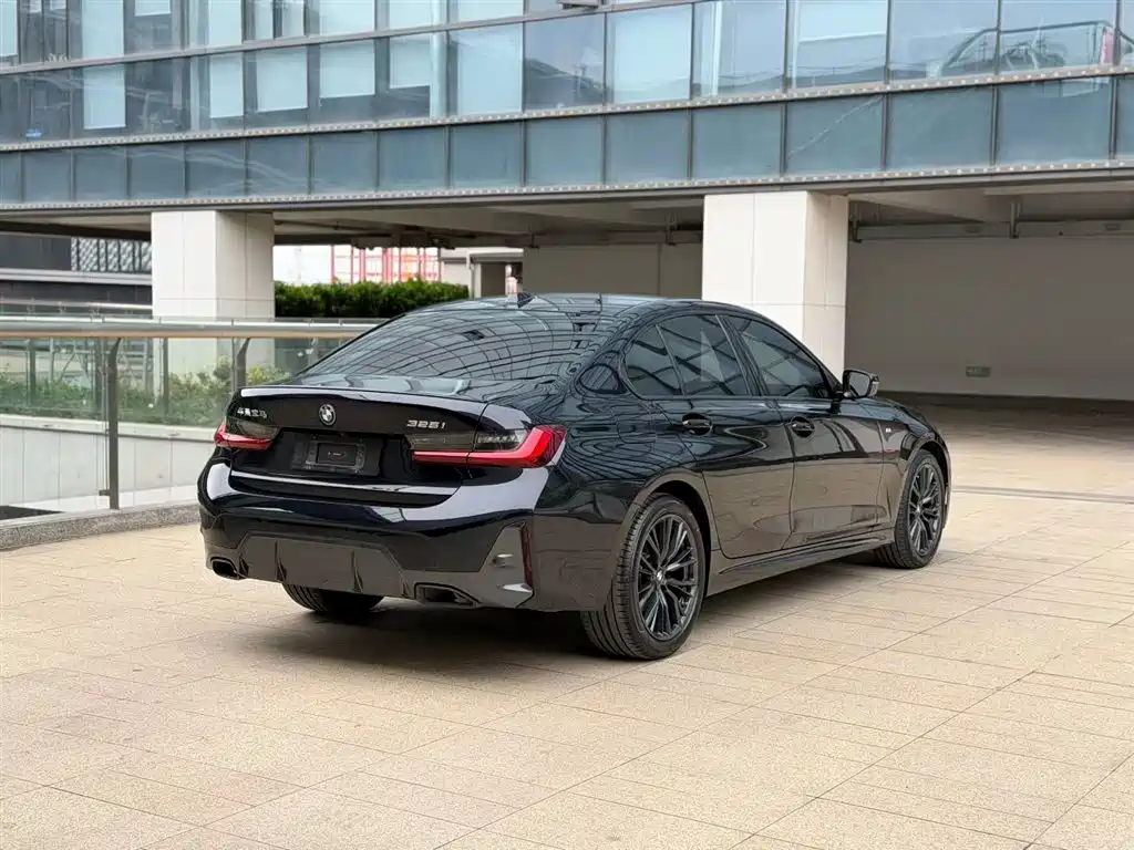 BMW 3 Series 2024 325i M Sport Shadowline Package фото 23