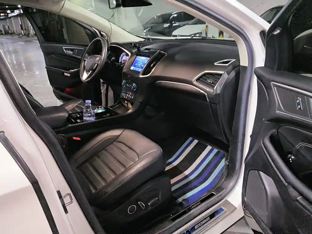 Фото 13 - Ford Edge
