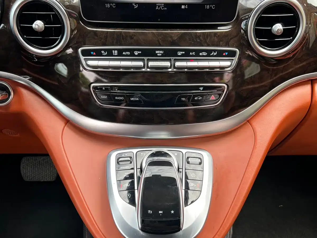 Mercedes-Benz V-Class 2018 V 260 L Premium Long Wheelbase Edition China VI фото 9