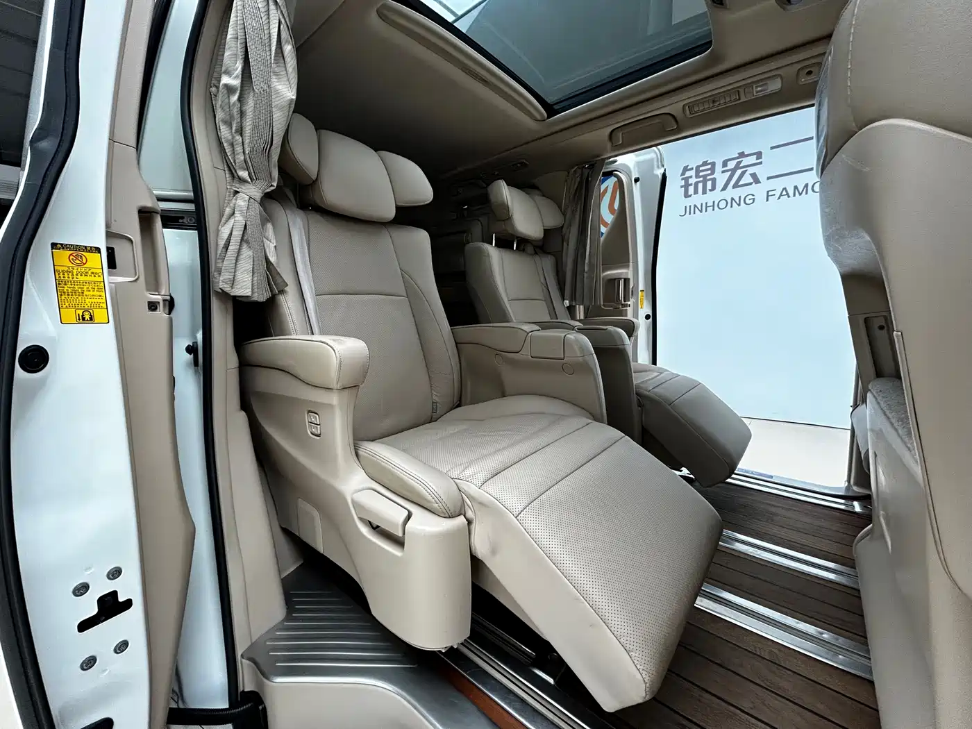 Toyota Alphard фото 18