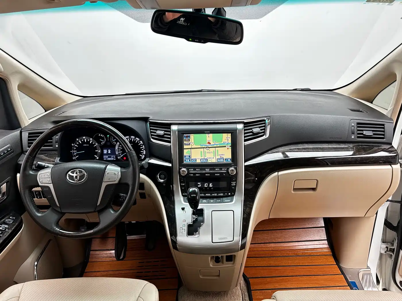 Toyota Alphard фото 14
