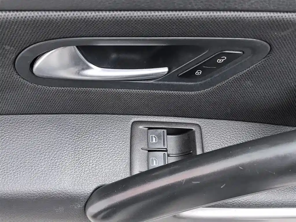 Volkswagen Scirocco 2011 1.4TSI Single Turbo Style Edition фото 9