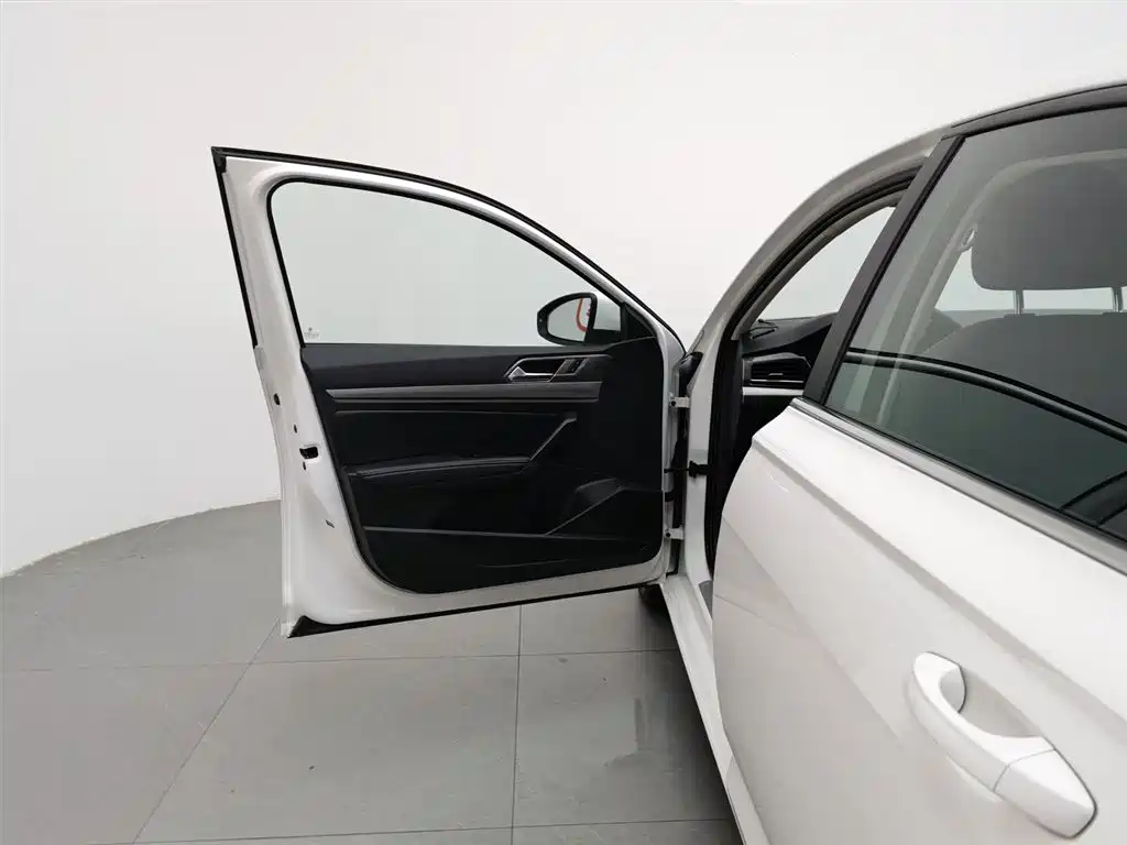 Volkswagen Lavida 2021 1.5L Manual Comfort Edition фото 8