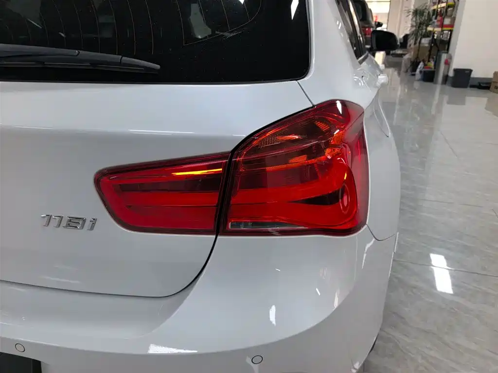 BMW 1 Series (Import) 2018 118i Leading фото 24