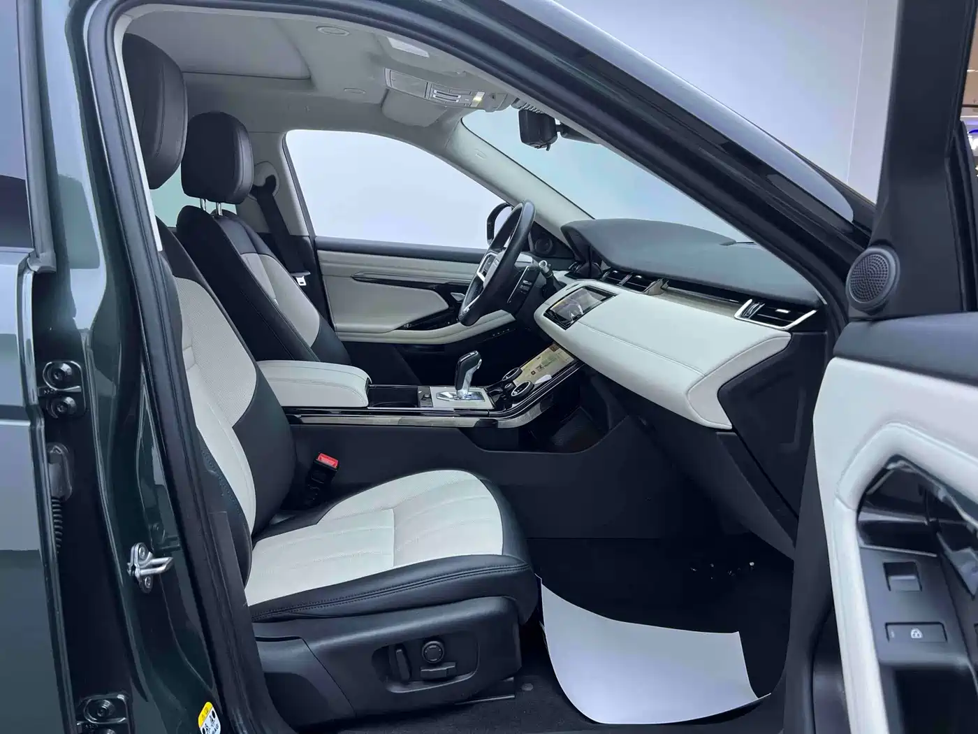 Land Rover Range Rover Evoque 2023 2023 Range Rover Evoque L 249PS Luxury Edition