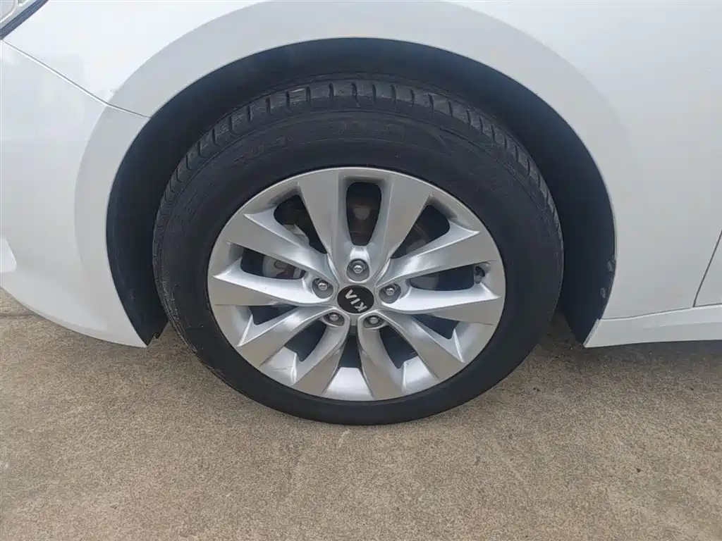 Kia K5 2016 2.0L Automatic GLS фото 23