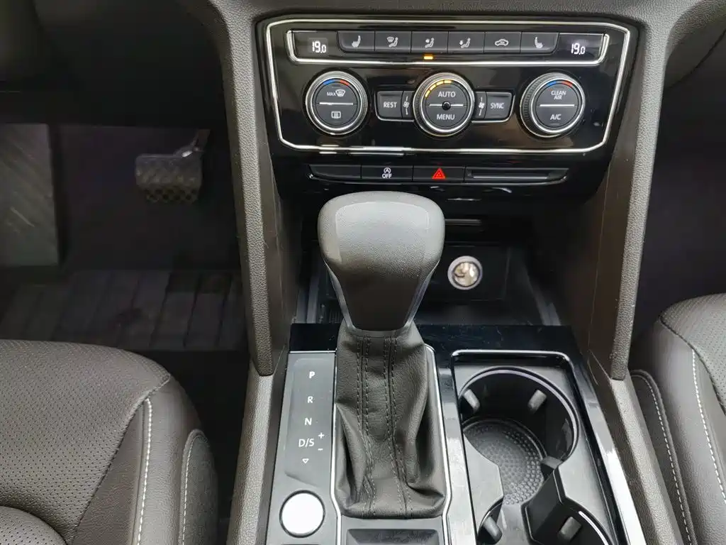 Volkswagen Teramont 2020 Facelift 330TSI 2WD Luxury фото 13