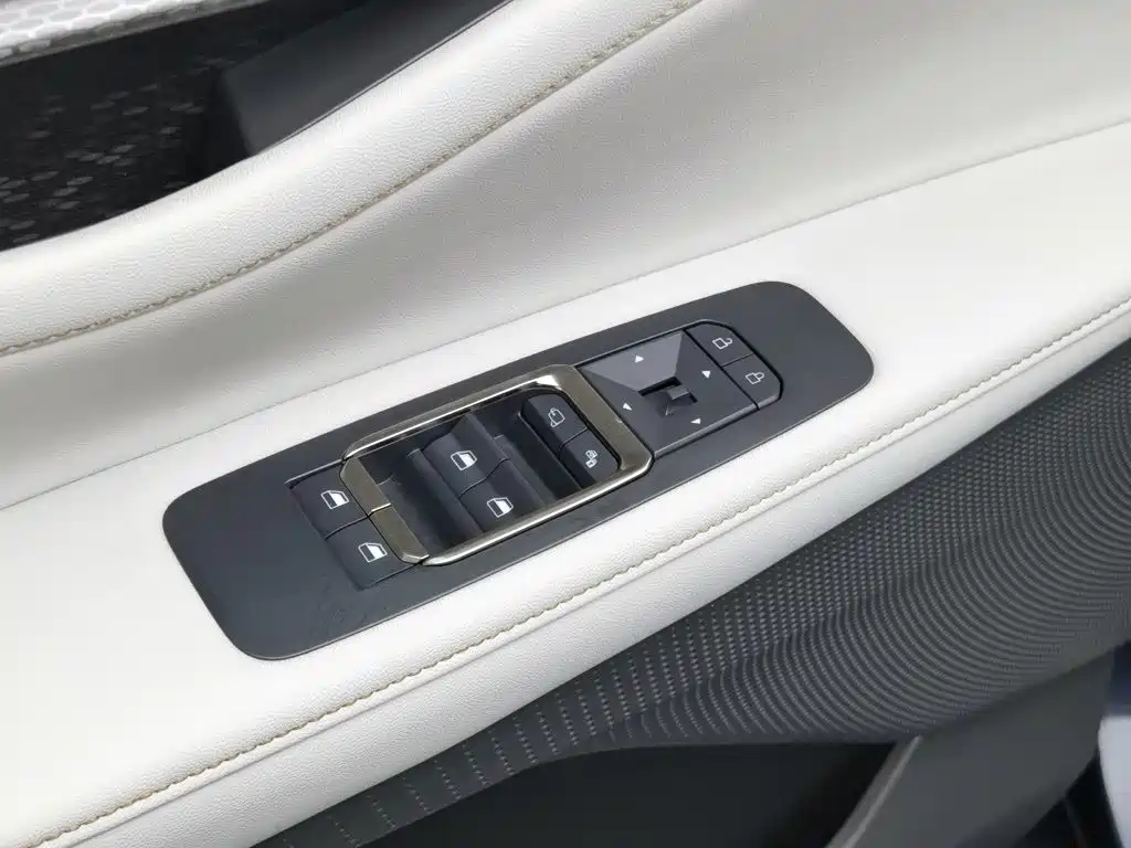 Photo 9 - Ford Edge