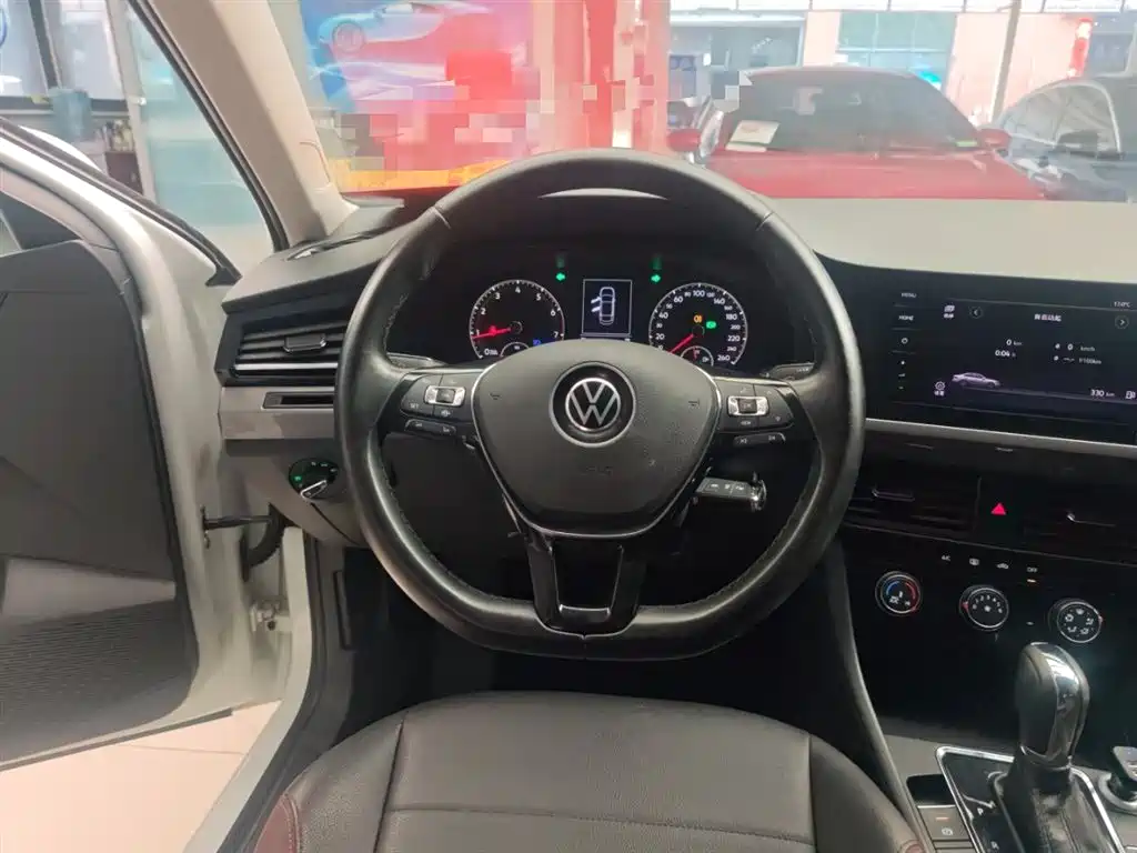VOLKSWAGEN BORA