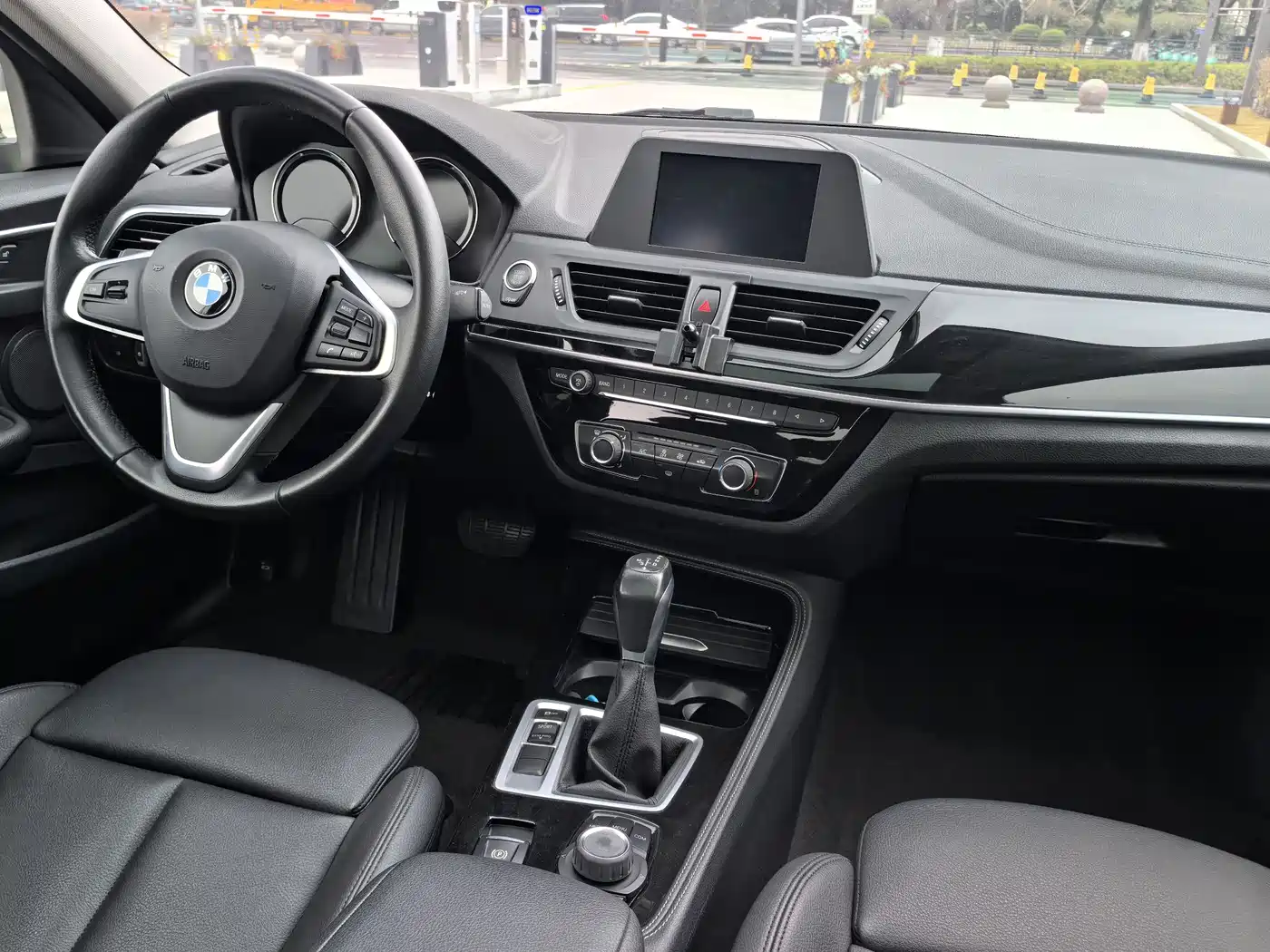 BMW 1 Series 2018 118i Sport Edition фото 13