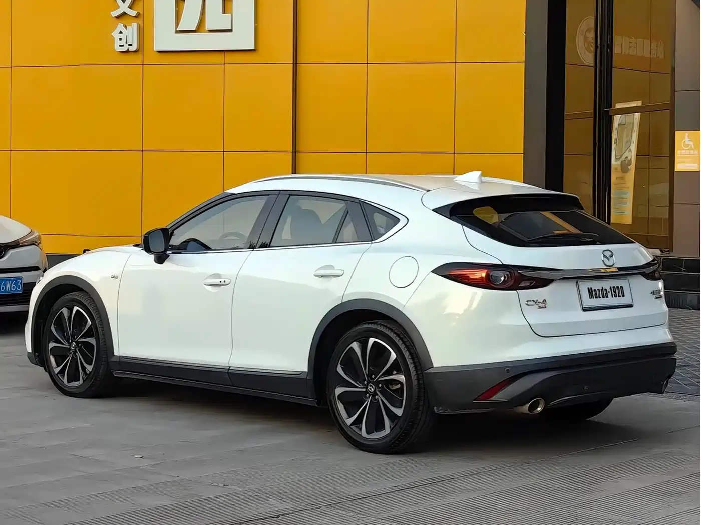 Фото 2 - Mazda CX-4