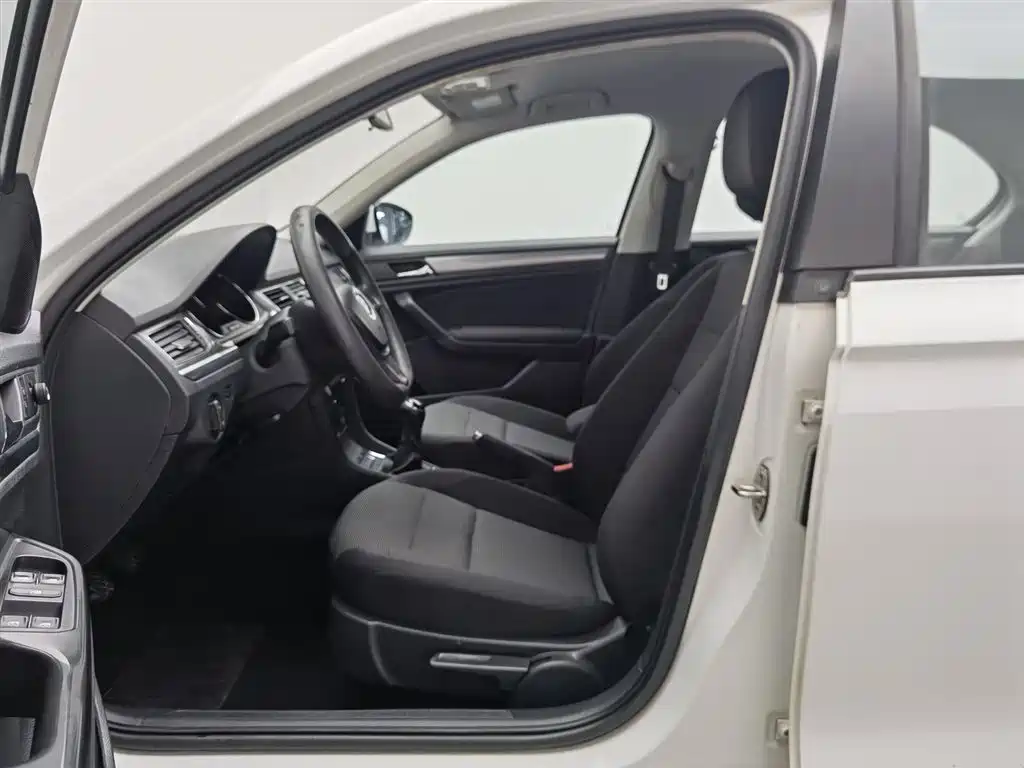 Volkswagen Bora 2018 1.5L Manual Fashion фото 10