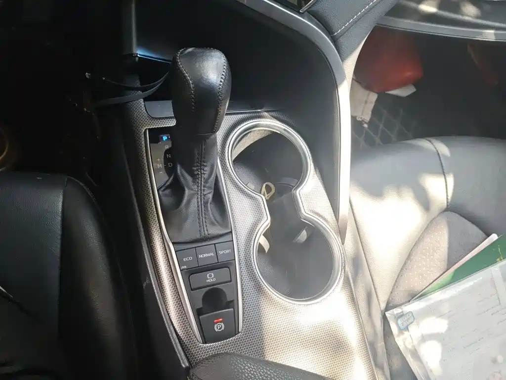 Фото 7 - Toyota Camry
