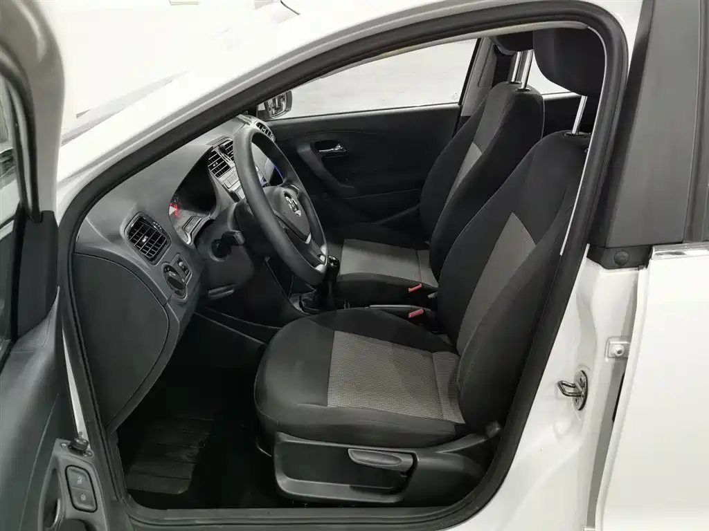 Volkswagen Polo 2018 1.5L Manual Safe Drive фото 10