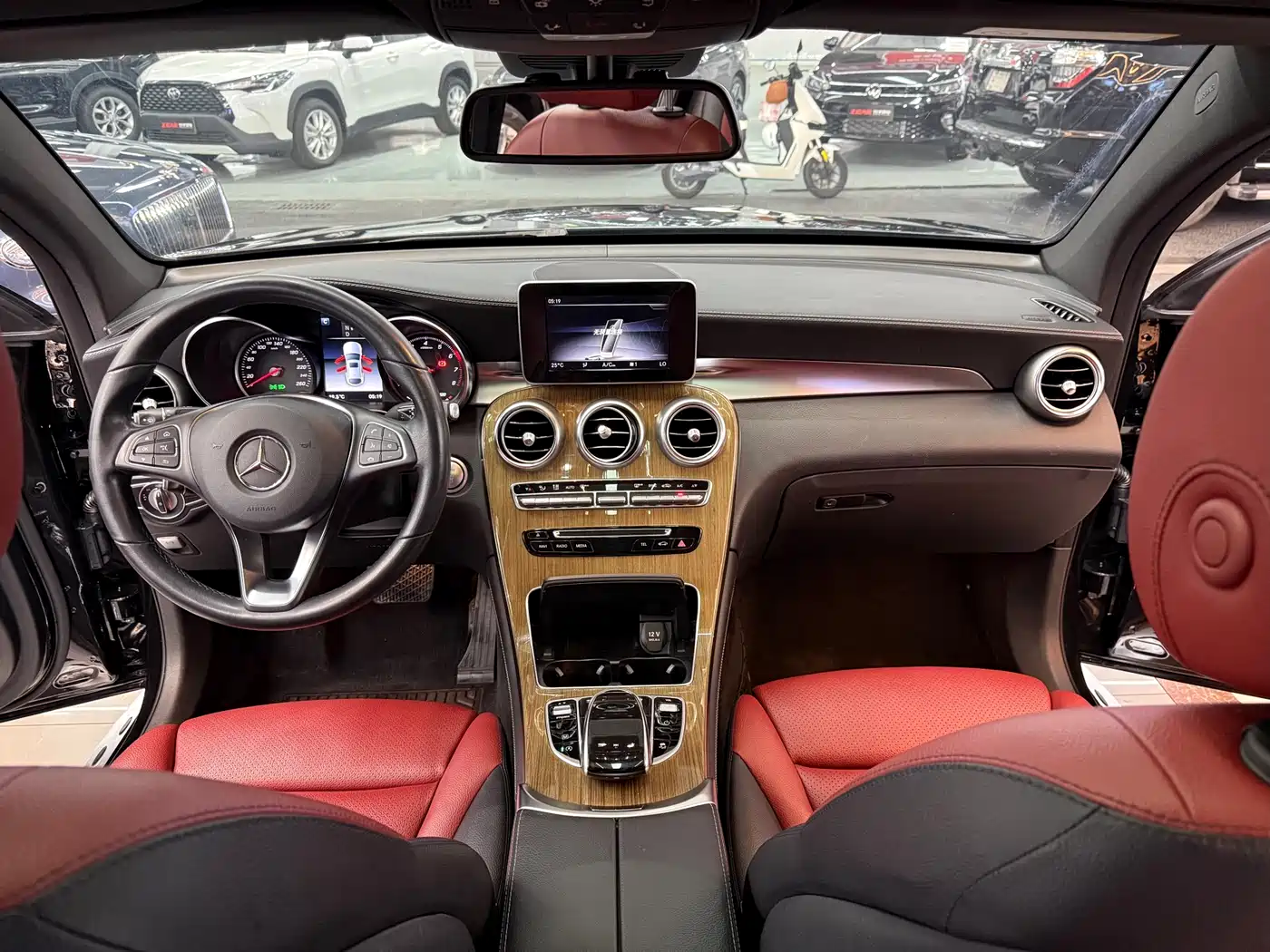 Mercedes-Benz GLC Coupe 2019 Facelift GLC 260 4MATIC Coupe SUV фото 11