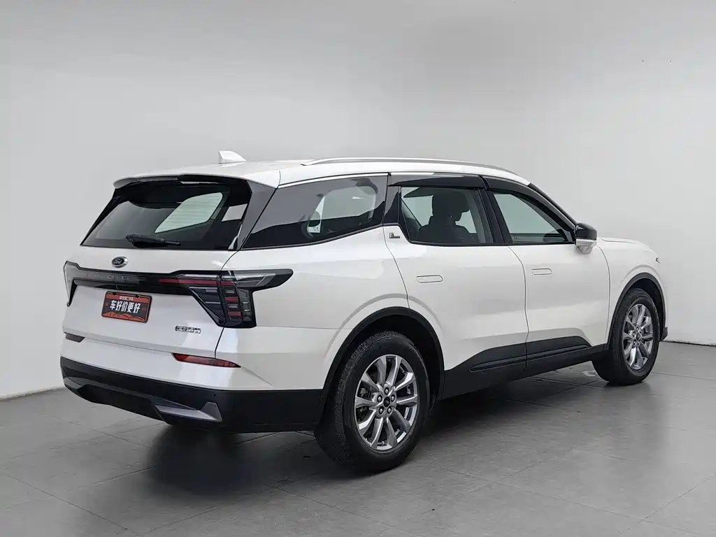 Photo 2 - Ford Edge