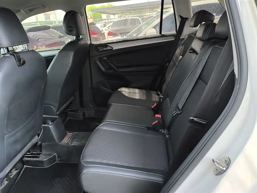 Volkswagen Tiguan L 2018 330TSI Automatic 2WD Trend Edition фото 13
