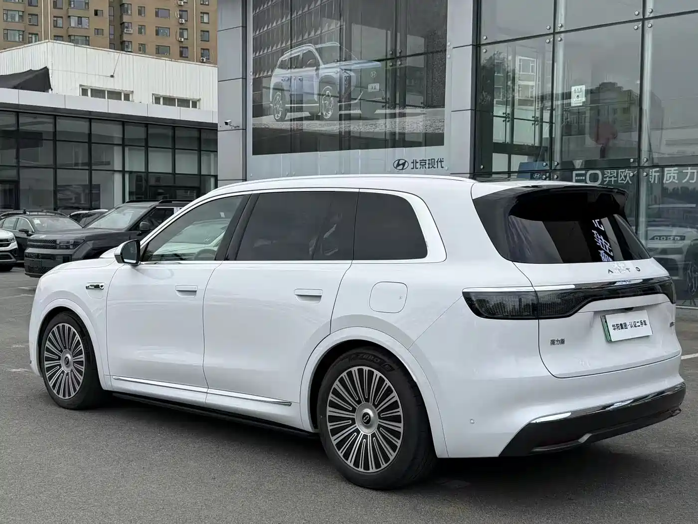 AITO Wenjie AITO M8 2025 Extended Range Ultra 53.4kWh 6-Seater фото 17