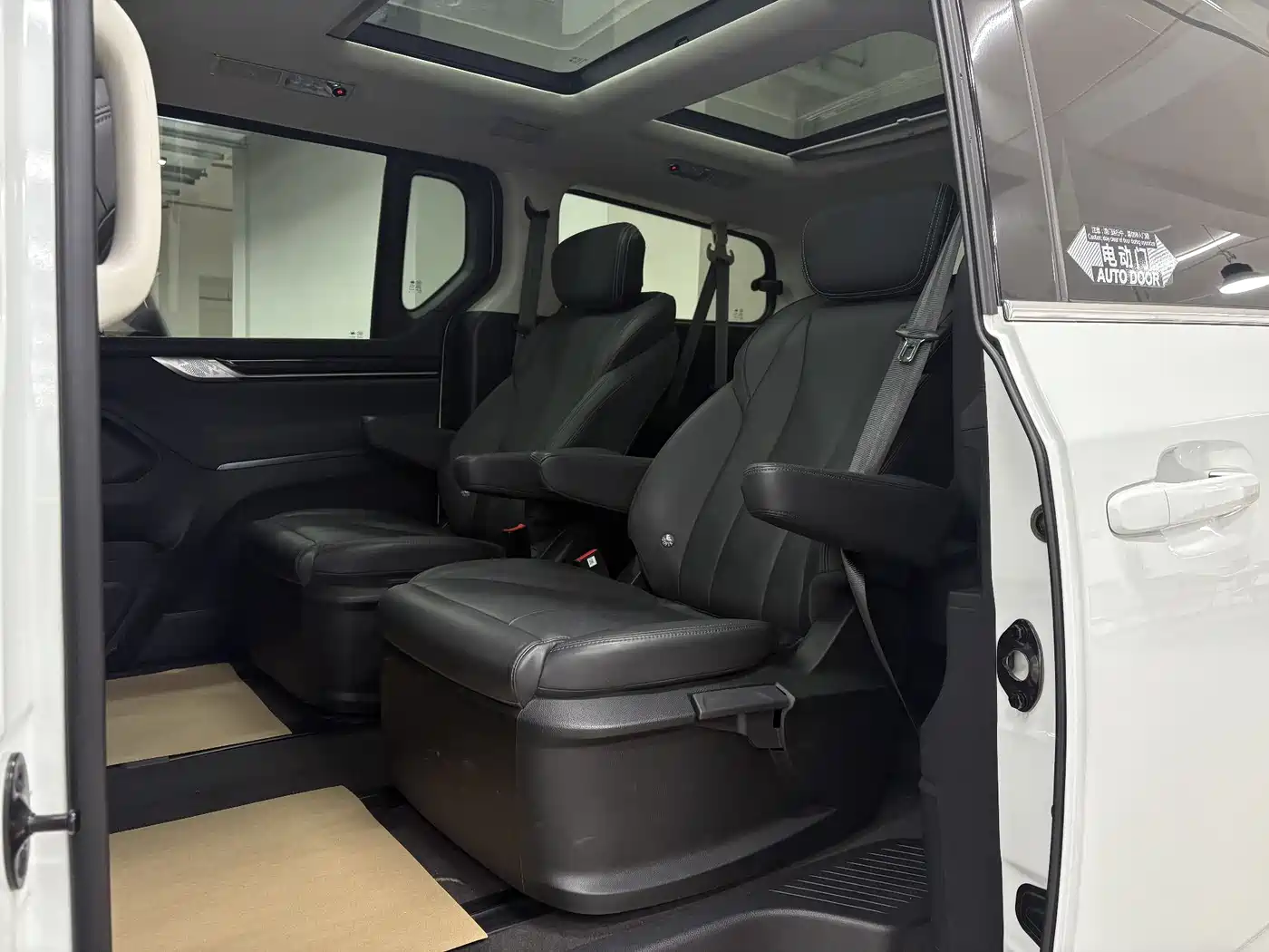 SAIC Maxus Maxus G10 2025 MAX 2.0T Automatic Flagship Edition Gasoline 7-Seater фото 17