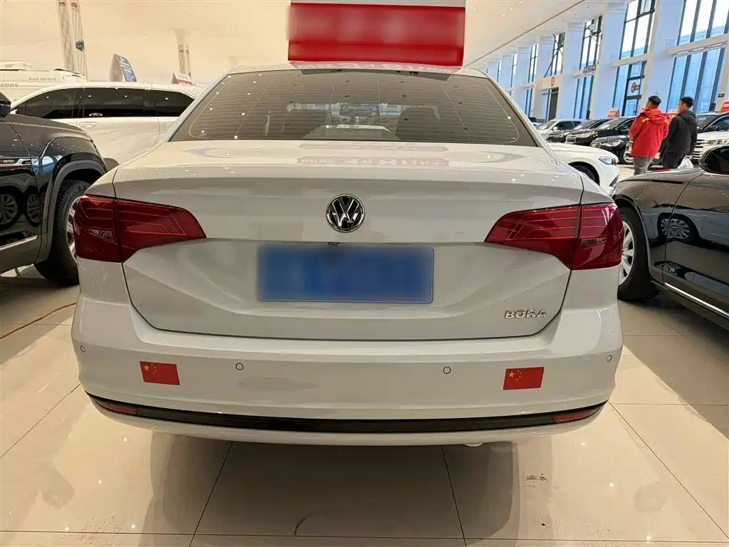 VOLKSWAGEN BORA