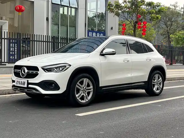 MERCEDES-BENZ GLA