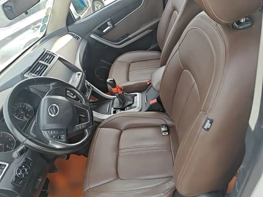 Landwind X5 2017 2016 Plus 1.5T Manual Pioneer Edition