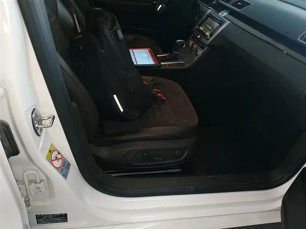 Volkswagen Magotan (Import) 2012 Wagon 2.0TSI Comfort фото 20