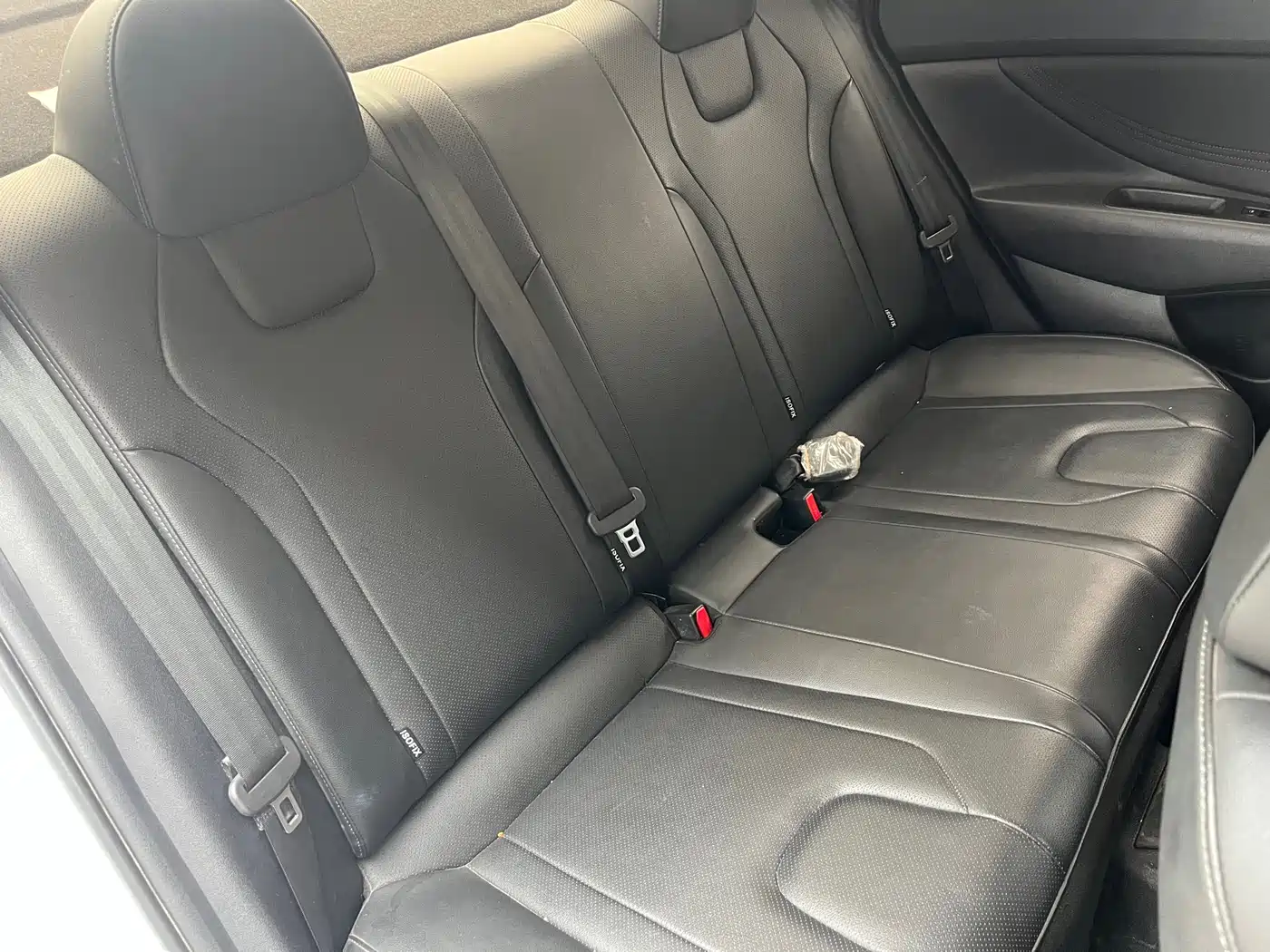 Hyundai Elantra 2022 1.5L CVT LUX Premium Edition фото 12