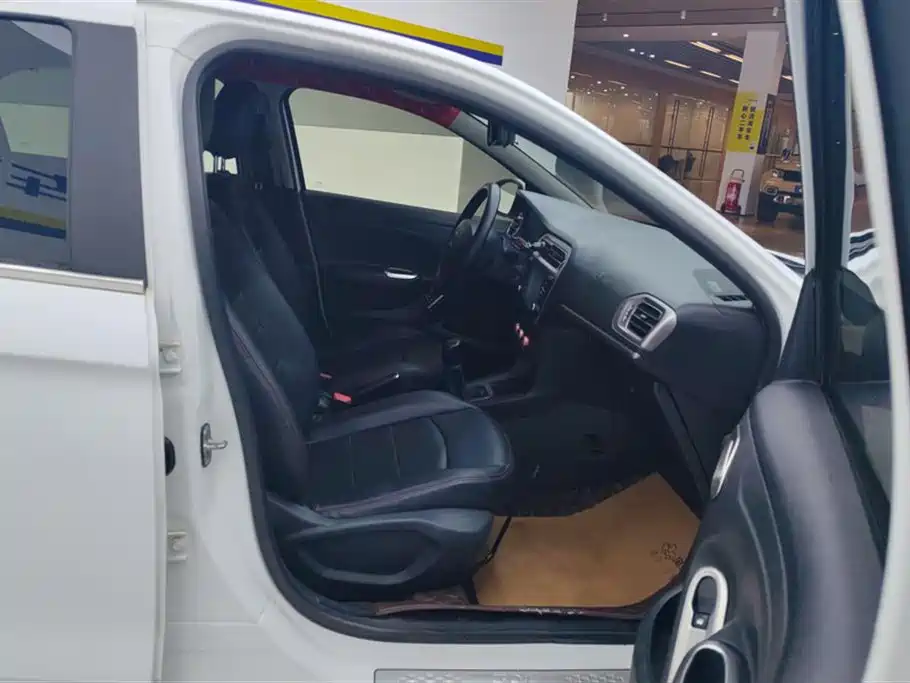 Peugeot 301 2014 1.6L Manual Comfort Edition фото 8