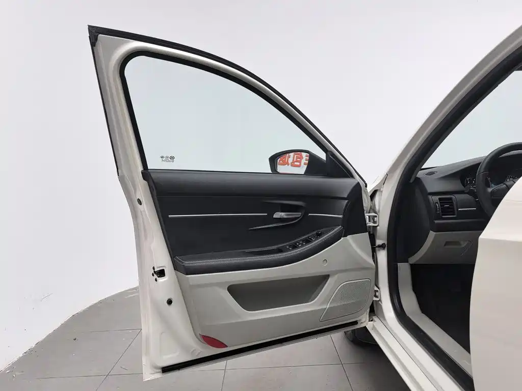 Фото 8 - BAIC Senova D50
