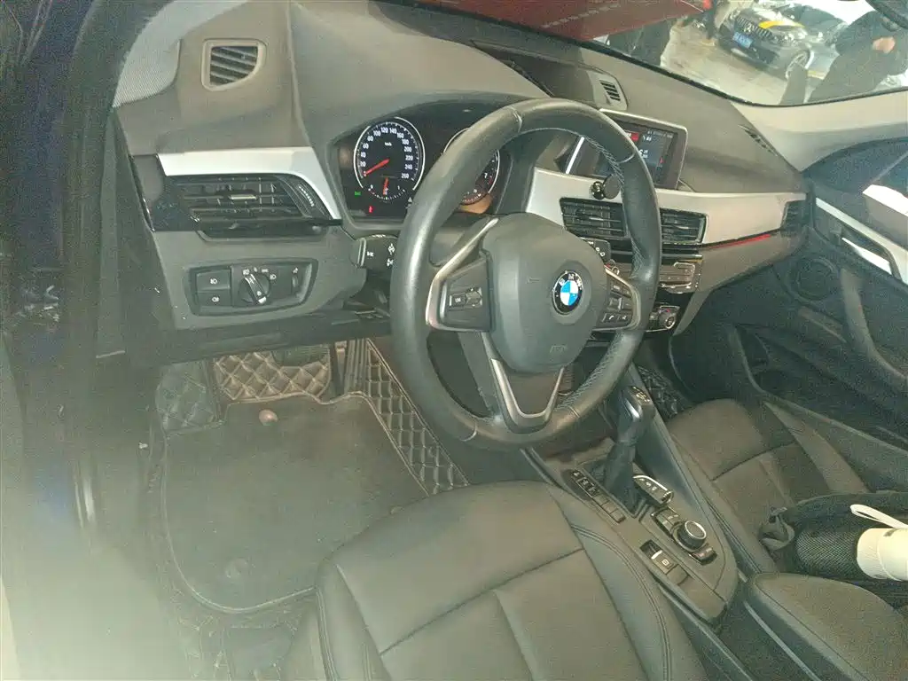 BMW X1 2019 sDrive20Li Leading Model фото 6